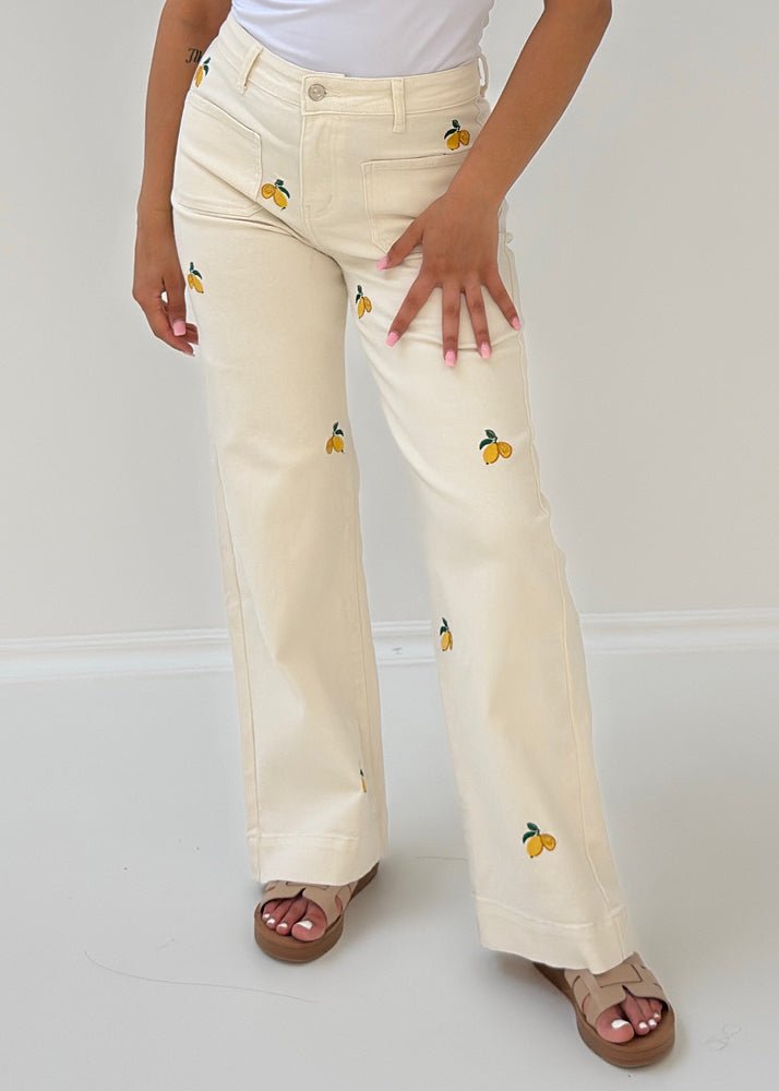 Jeans mit Zitronen-Stickerei - NAHA