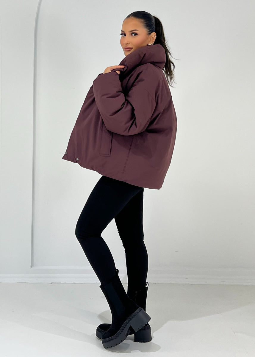 Kurze Jacke mit hohem Kragen