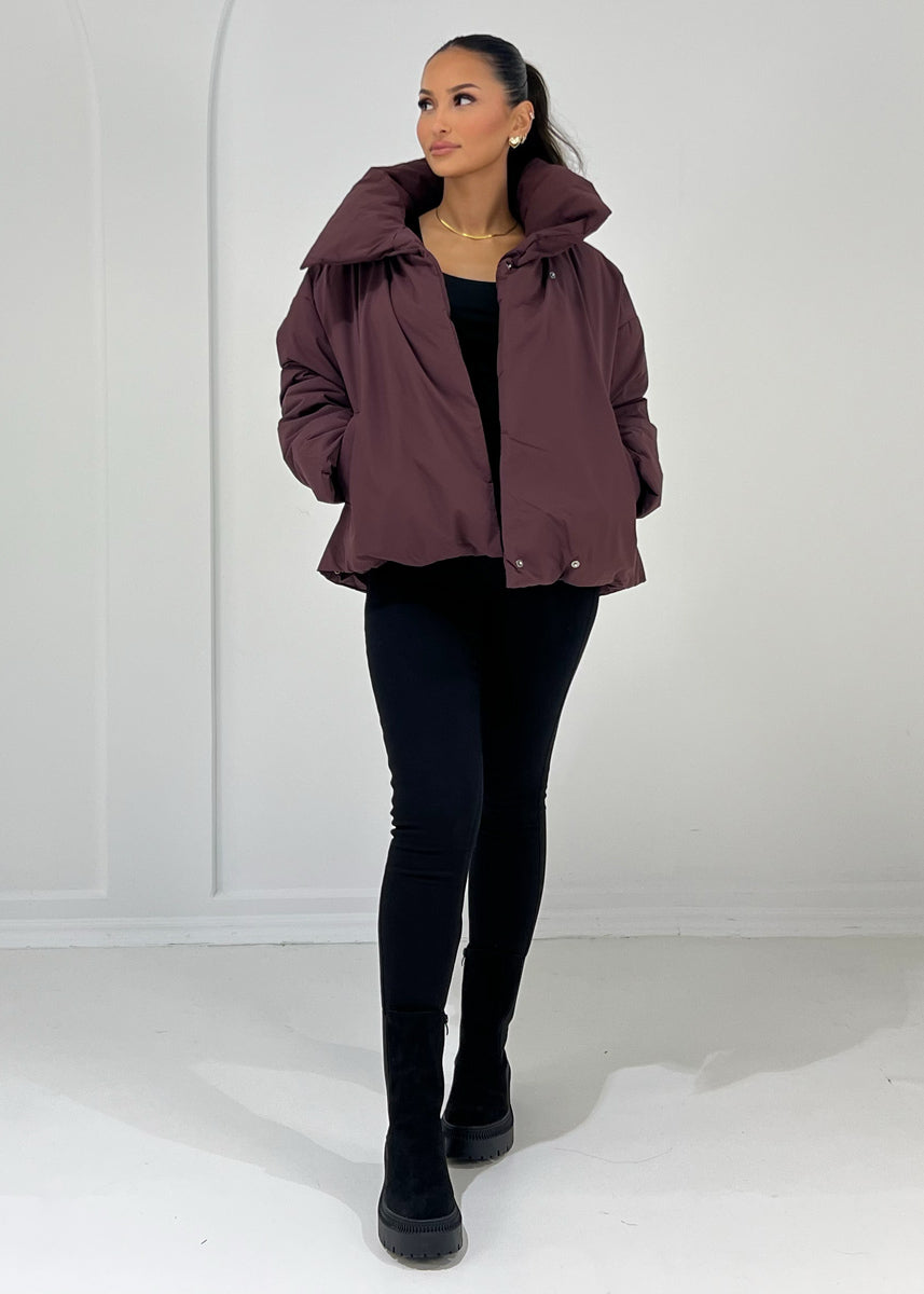 Kurze Jacke mit hohem Kragen
