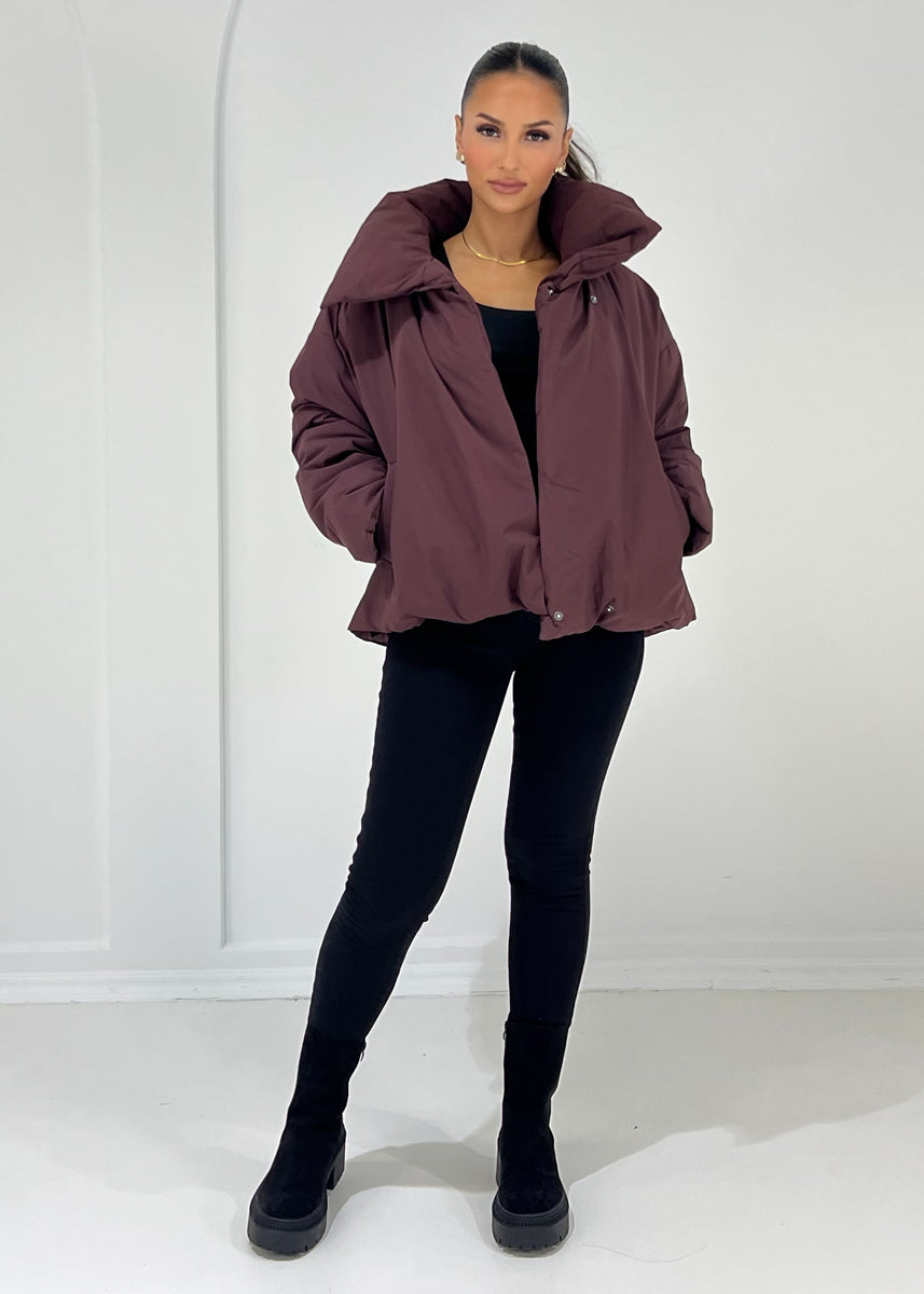 Kurze Jacke mit hohem Kragen