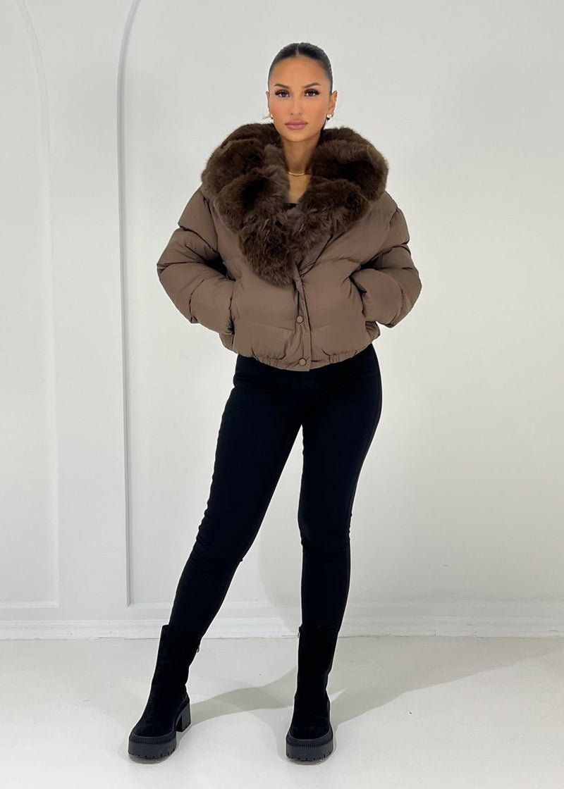 Kurze Steppjacke mit Kunstfellkragen - NAHA