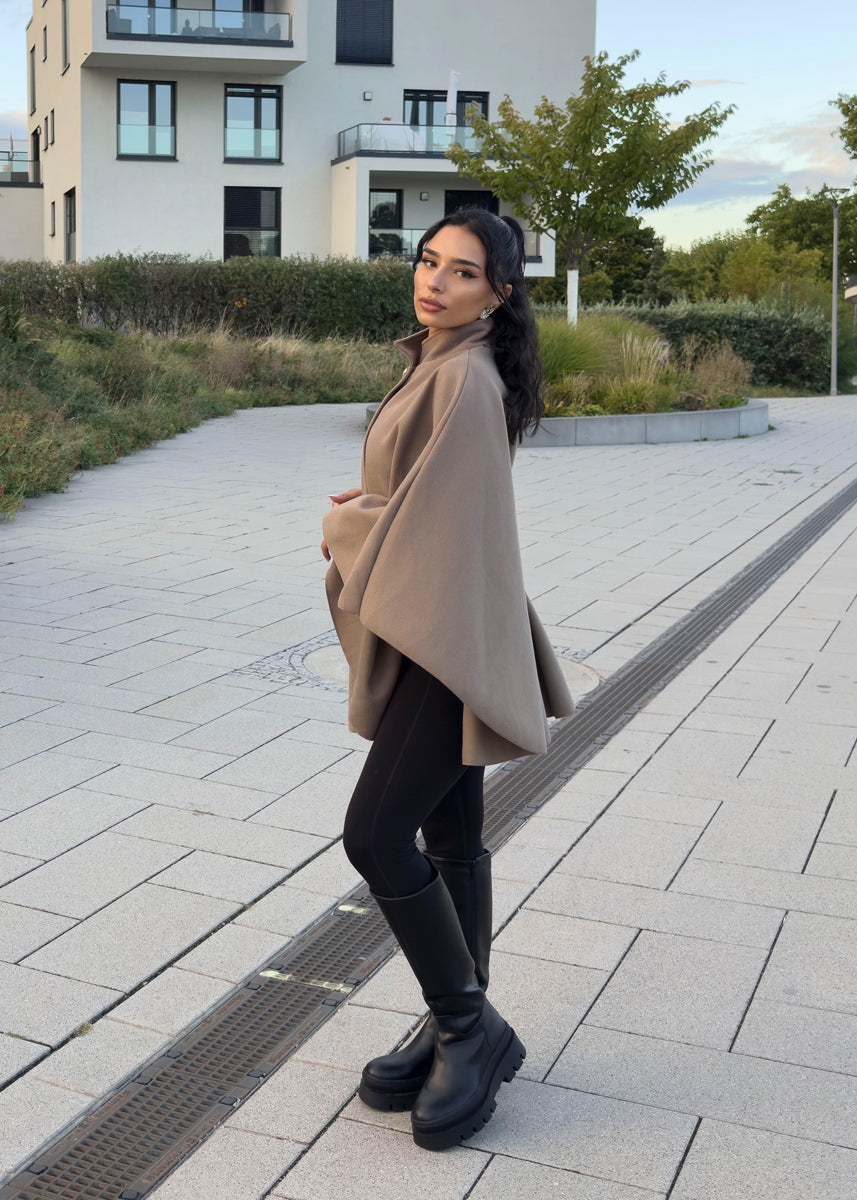 Kurzer Mantel mit Gürtel