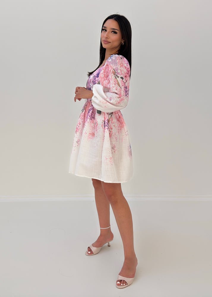 Kurzes Kleid mit floralem Muster - NAHA