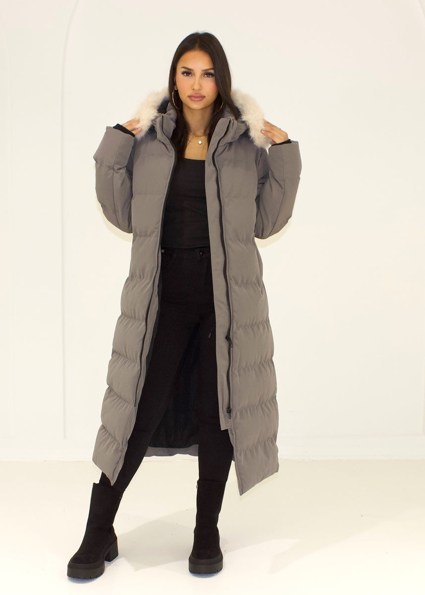 Langer Winterparka mit Fellkapuze