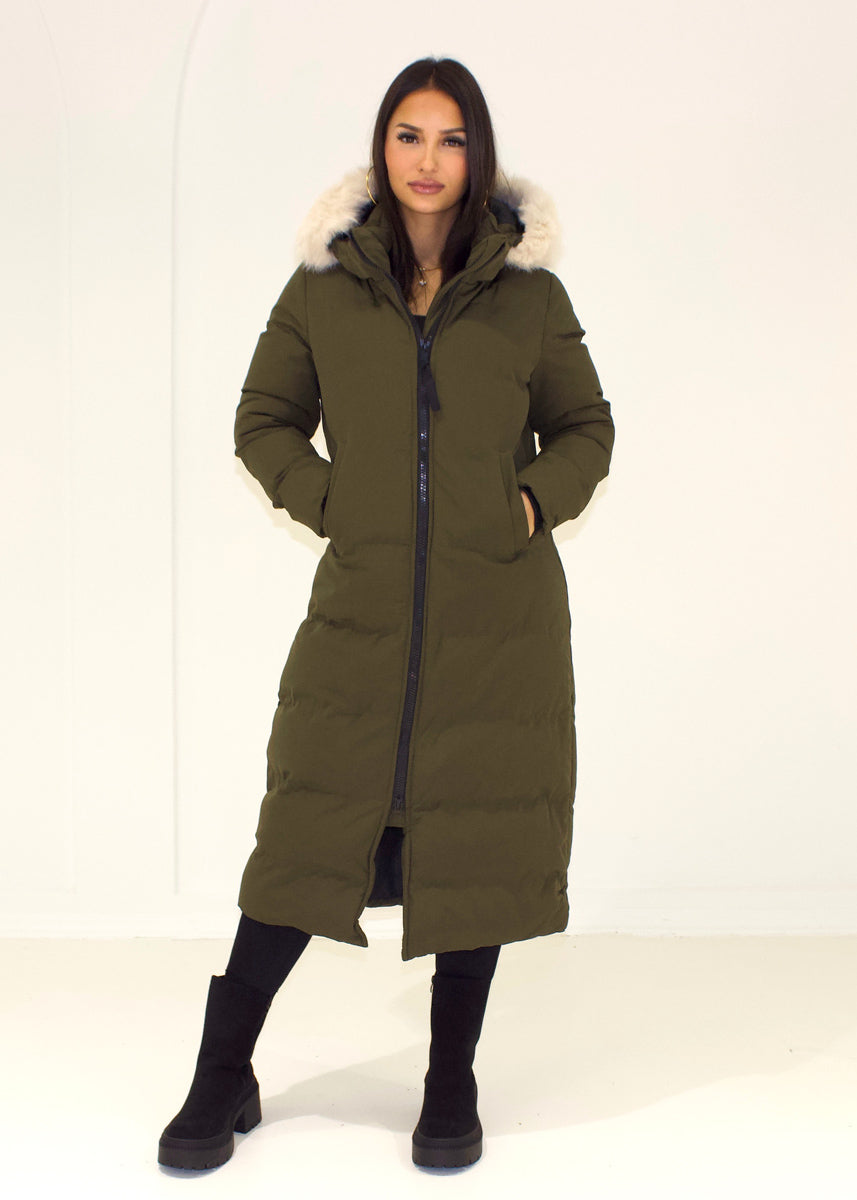 Langer Winterparka mit Fellkapuze