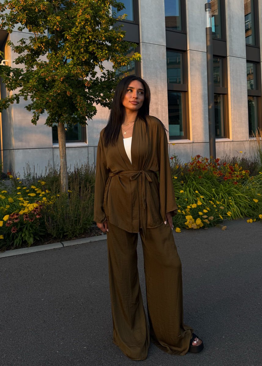 Luftiges Satin-Set in Braun - NAHA