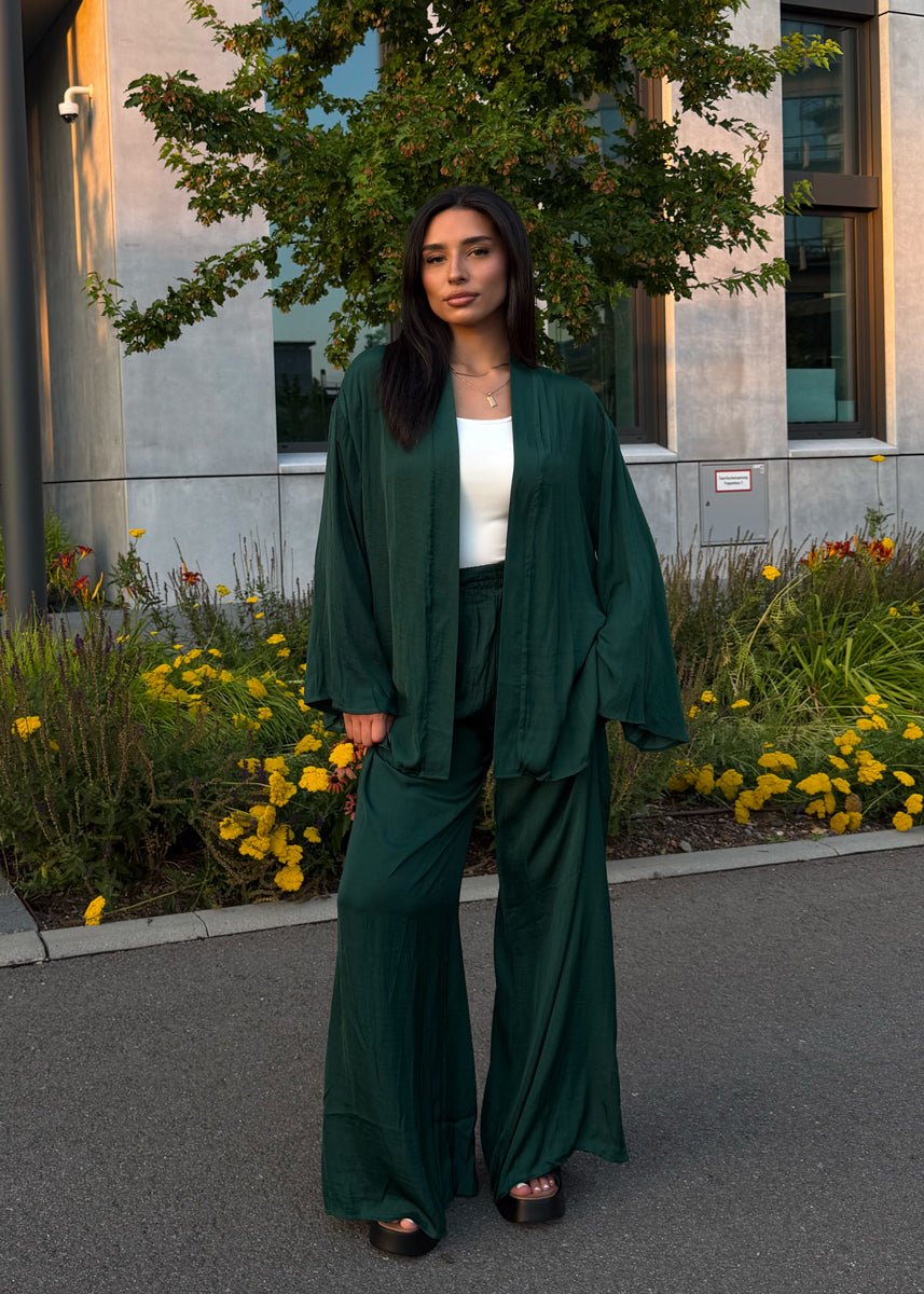 Luftiges Satin-Set in Dunkelgrün - NAHA