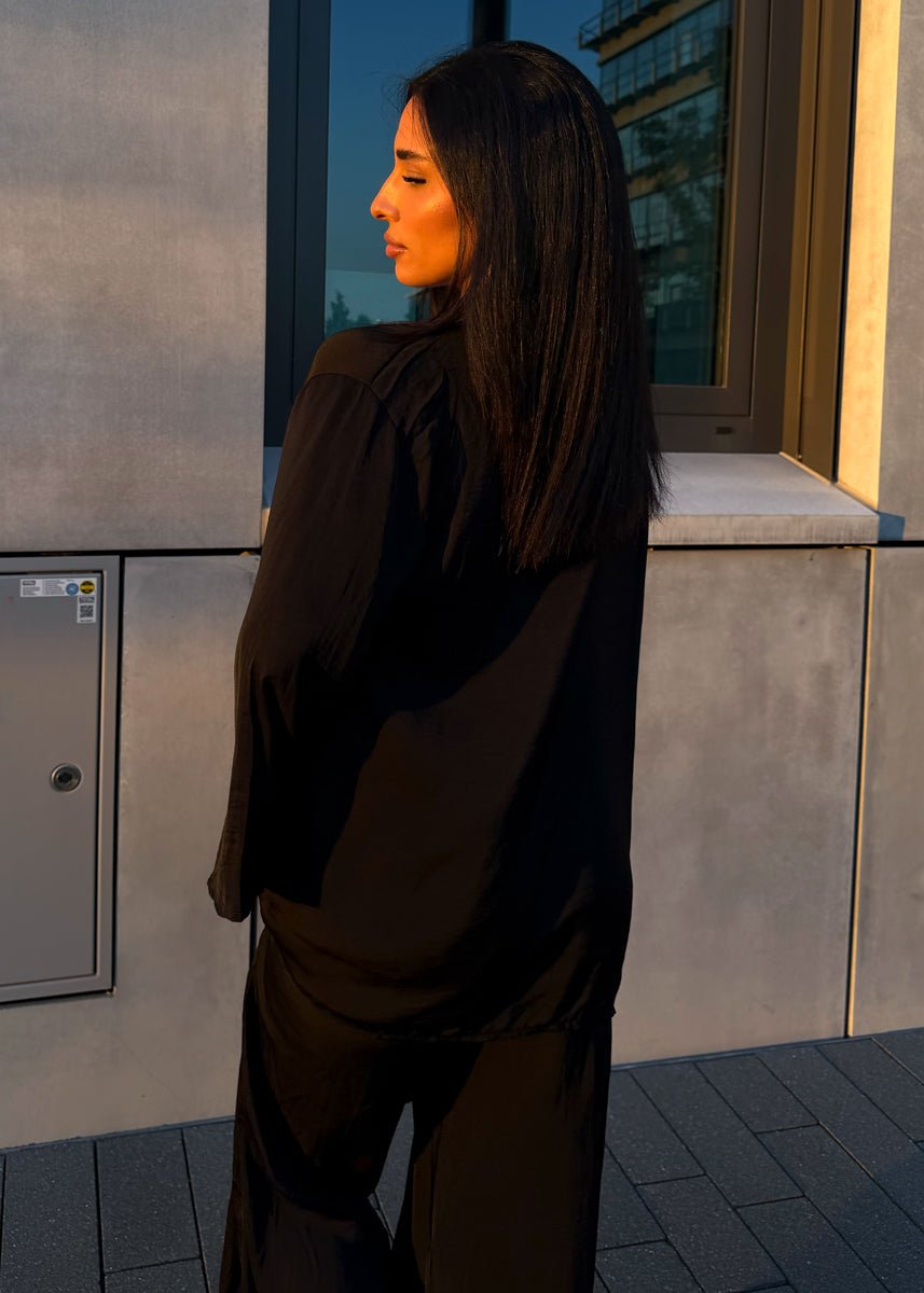 Luftiges Satin-Set in Schwarz - NAHA