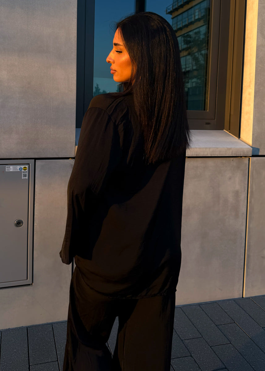 Luftiges Satin-Set in Schwarz
