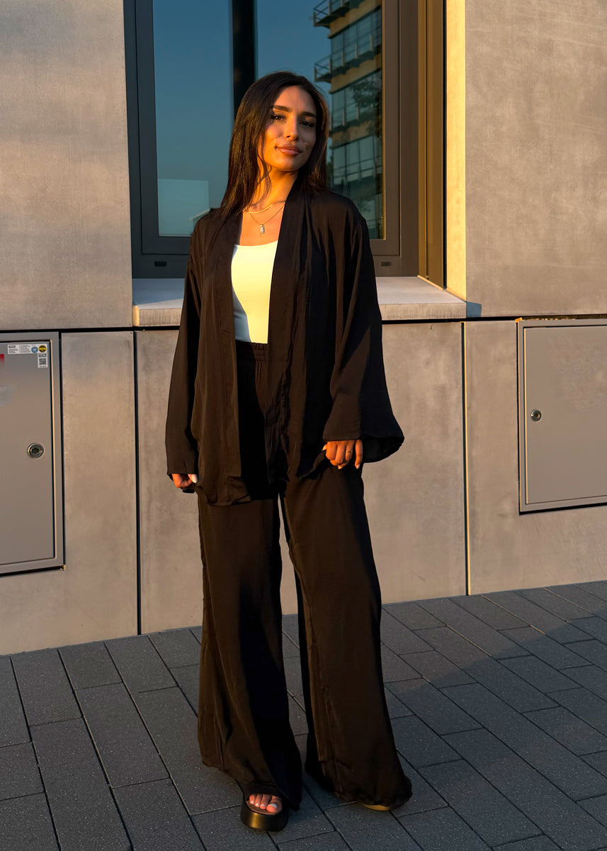 Luftiges Satin-Set in Schwarz