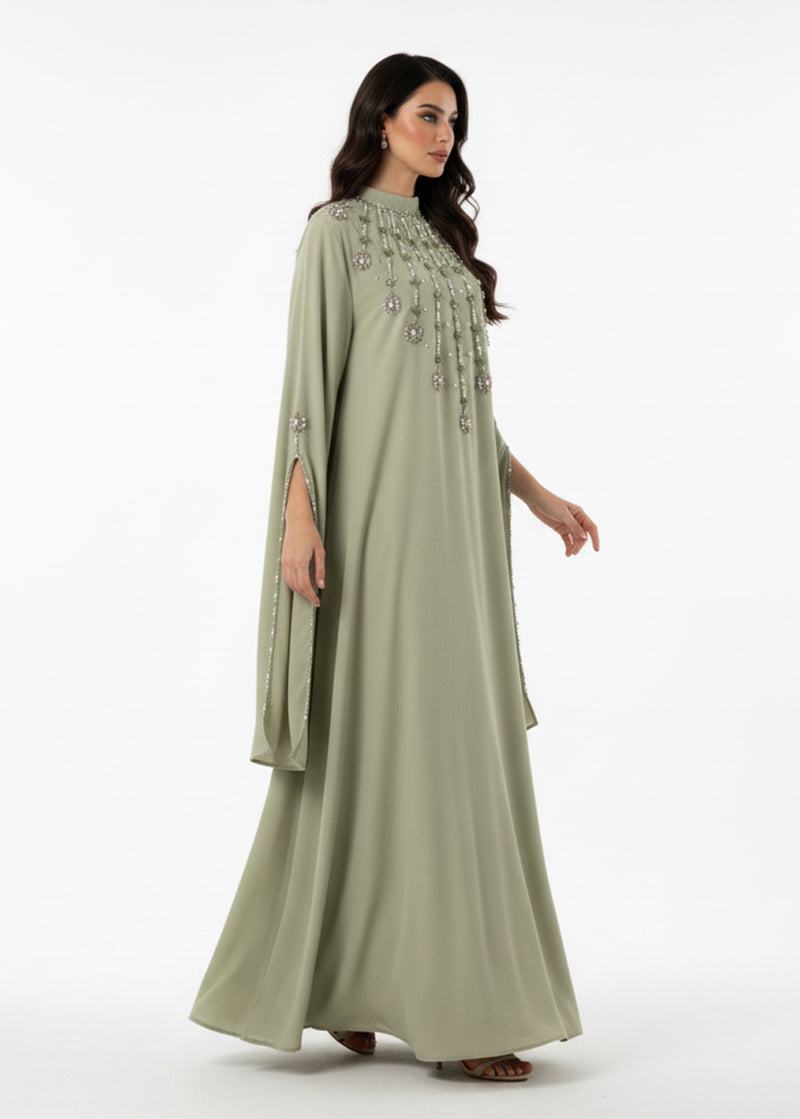 Maxikleid mit Perlenstickerei und Cape-Ärmeln