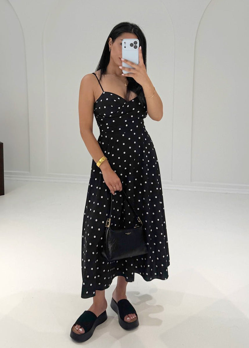 Midikleid mit Punkten & Spaghettiträgern – Schwarz - NAHA