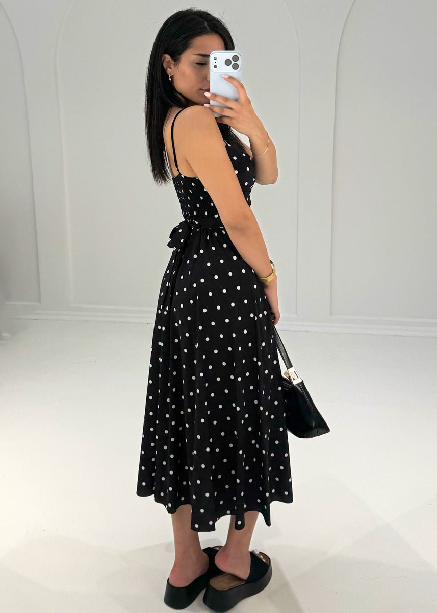 Midikleid mit Punkten & Spaghettiträgern – Schwarz - NAHA