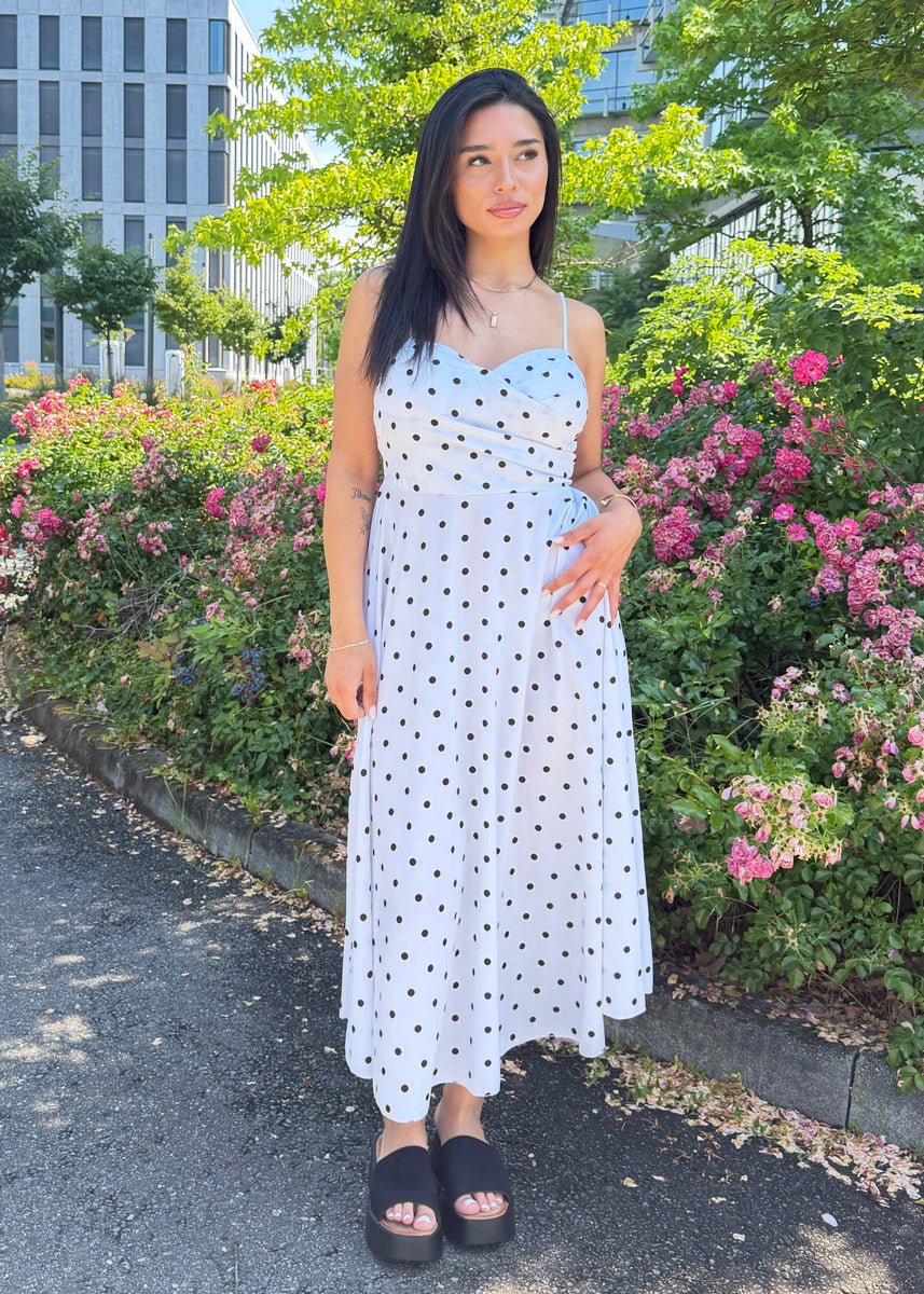 Midikleid mit Punkten & Spaghettiträgern – Weiß - NAHA