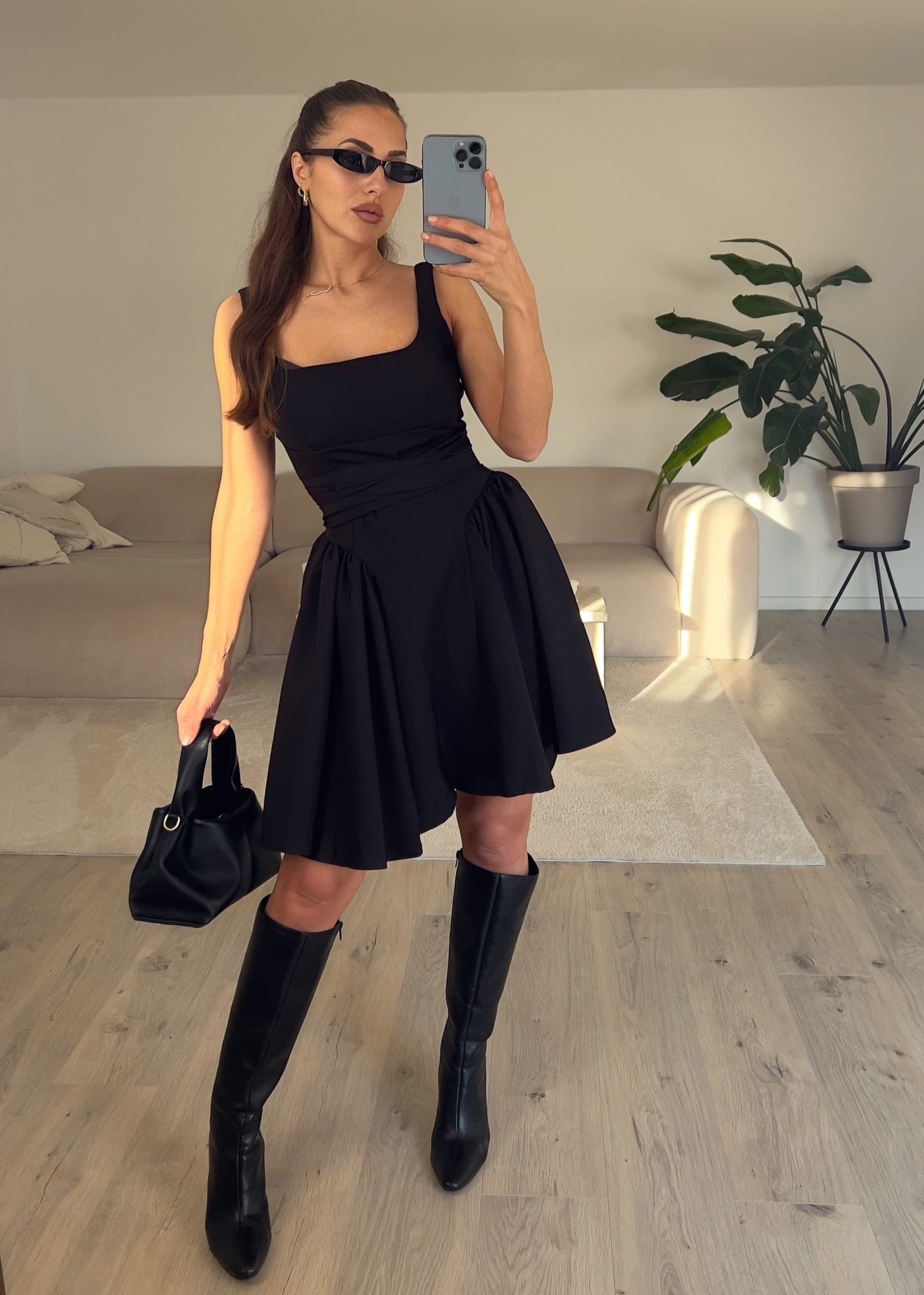 Minikleid mit Volant-Details - NAHA