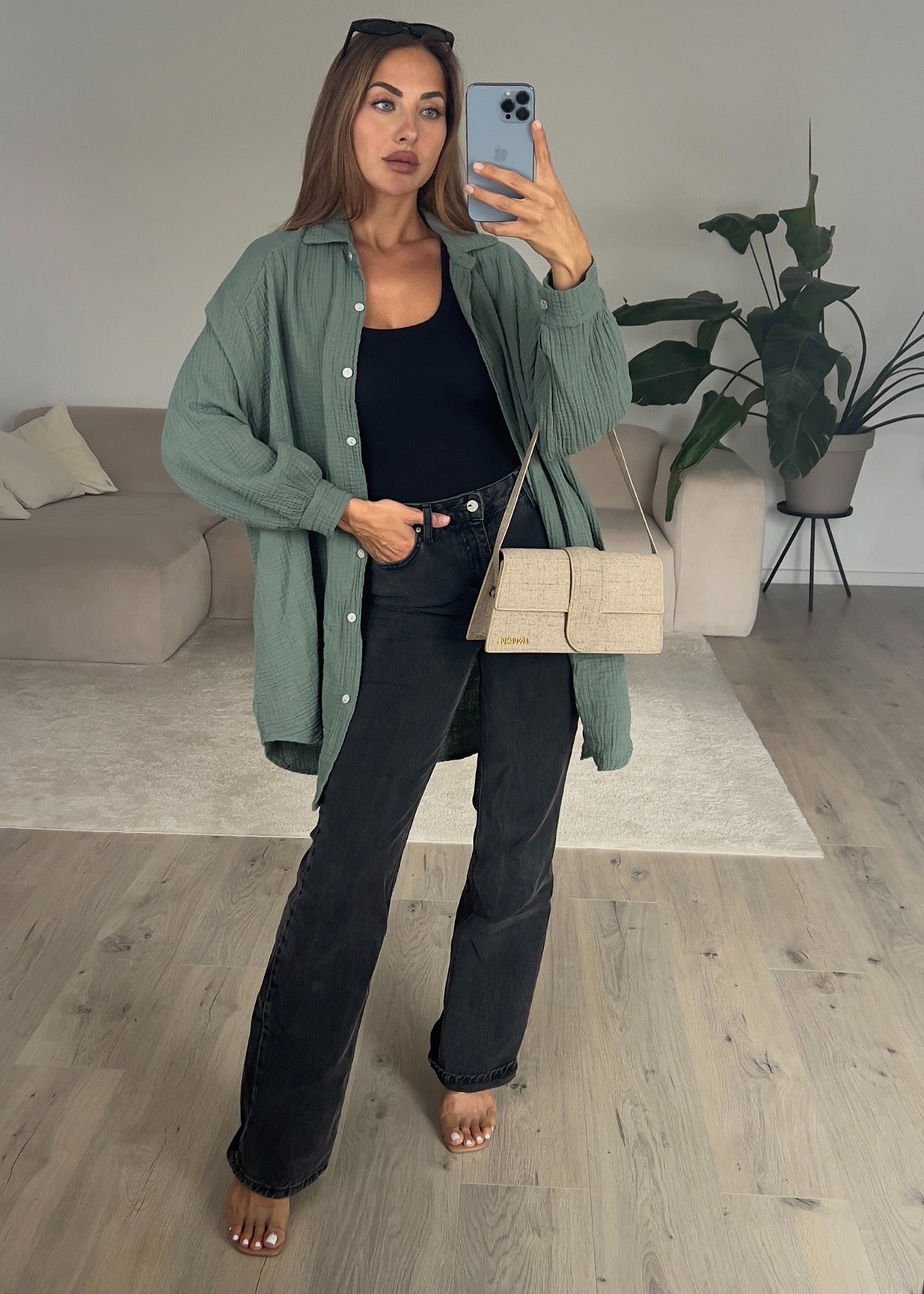Lange Musselin-Bluse in Khaki – Oversize-Bluse aus Baumwolle von NAHA.