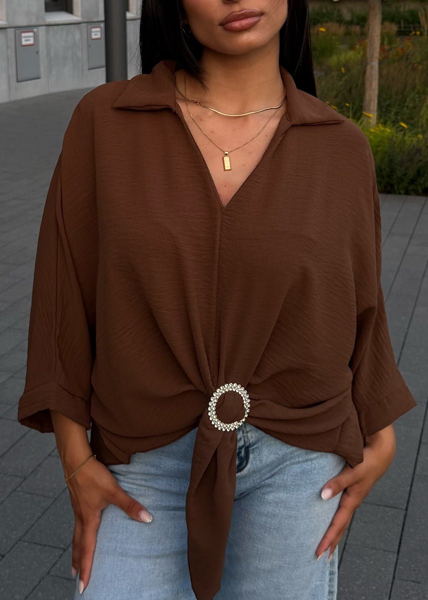 Oversize-Bluse mit Schmuckring-Detail Braun - NAHA