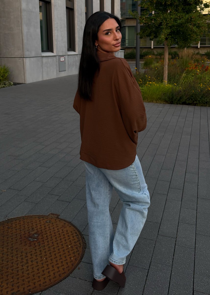 Oversize-Bluse mit Schmuckring-Detail Braun - NAHA