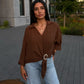Oversize-Bluse mit Schmuckring-Detail Braun - NAHA