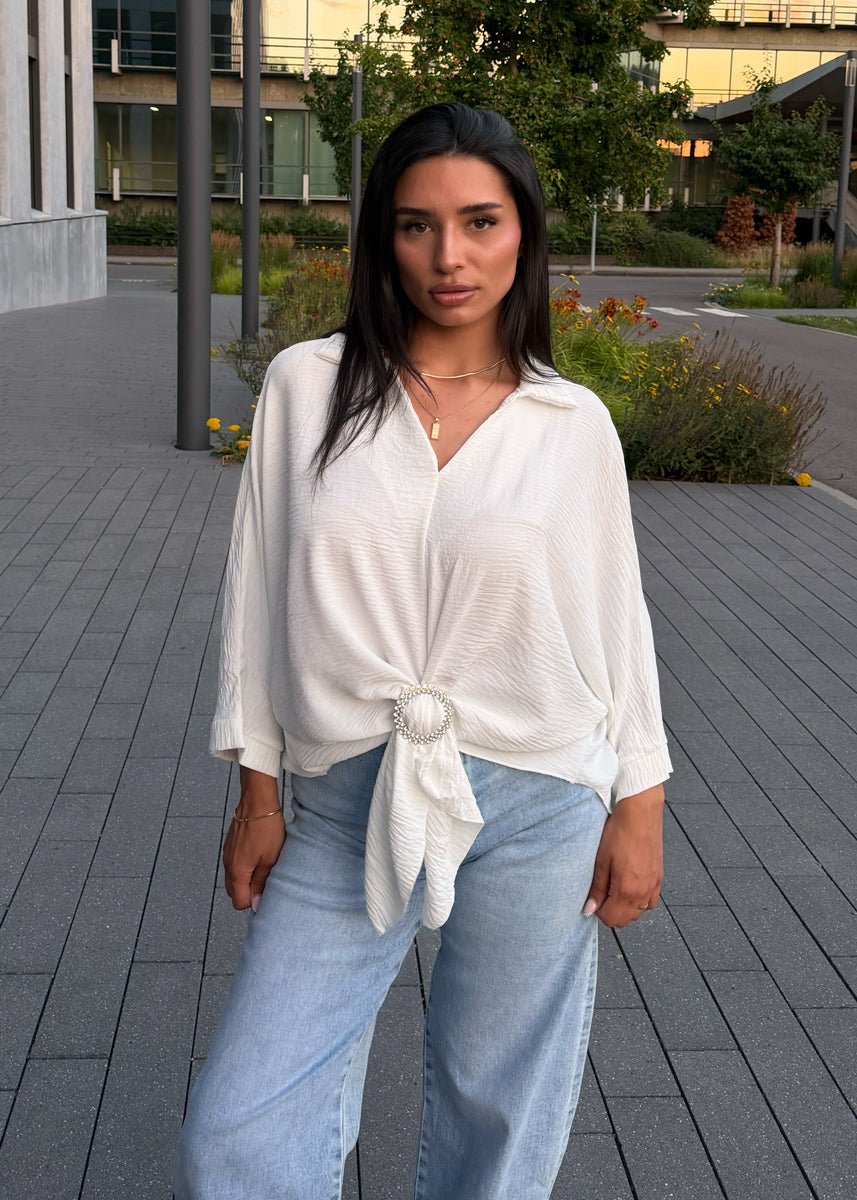 Oversize-Bluse mit Schmuckring-Detail Weiss - NAHA