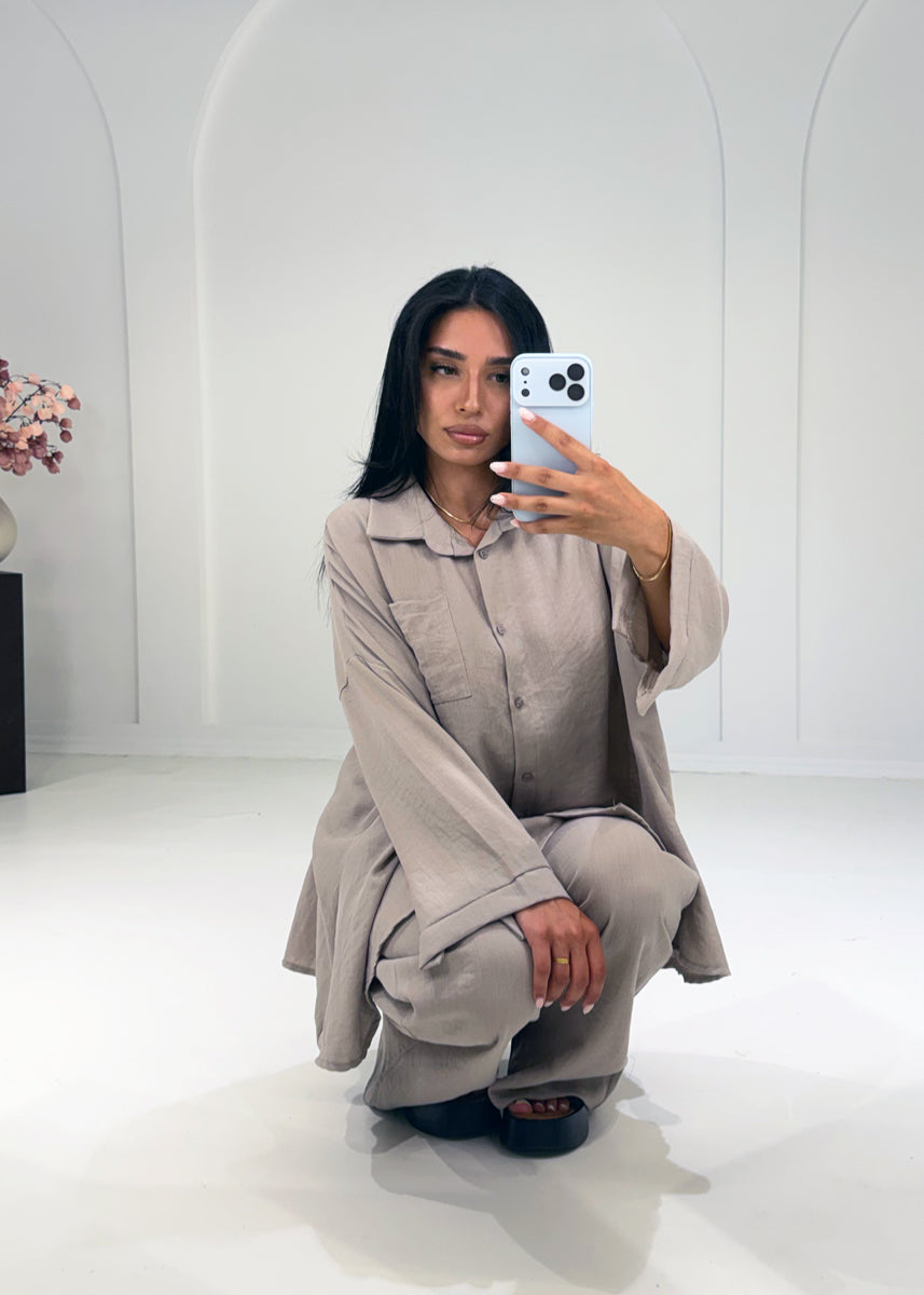 Weites Set aus Hemd und Hose Taupe