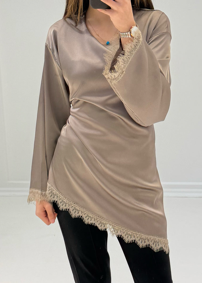 Satinbluse mit Spitze & Bindeband
