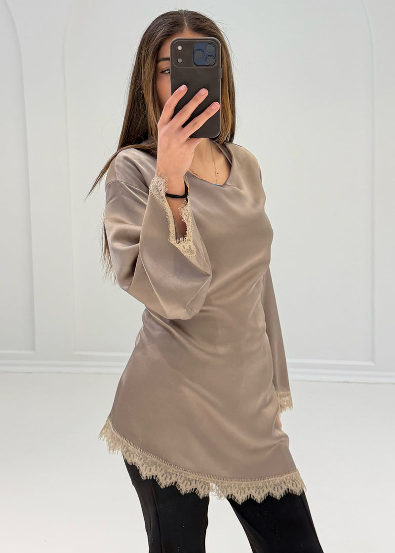 Satinbluse mit Spitze & Bindeband