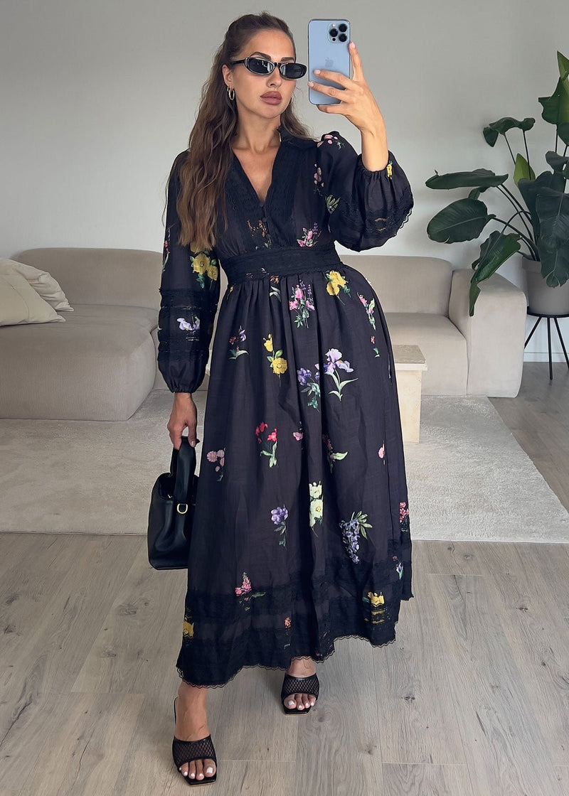 Spitzenkleid mit Blumenmuster - NAHA