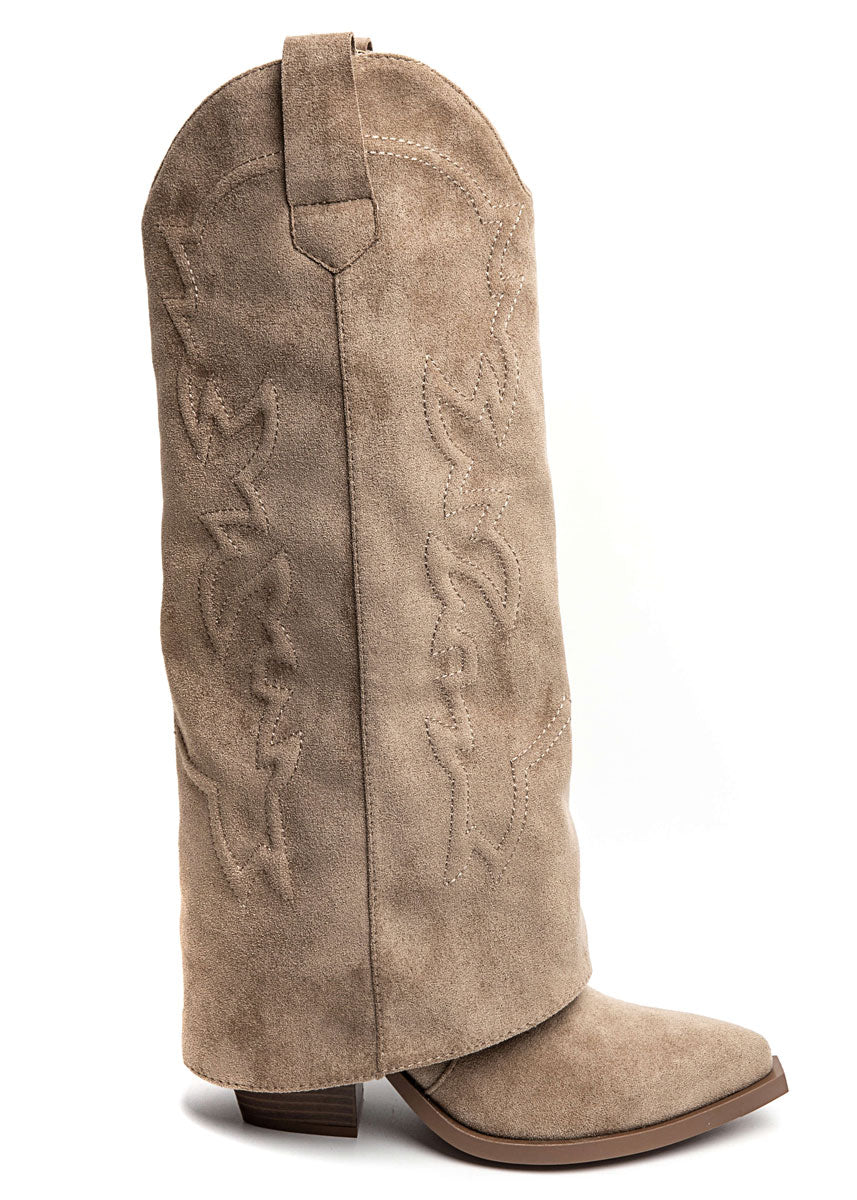 Hoher Stiefel mit Ziernähten & Blockabsatz