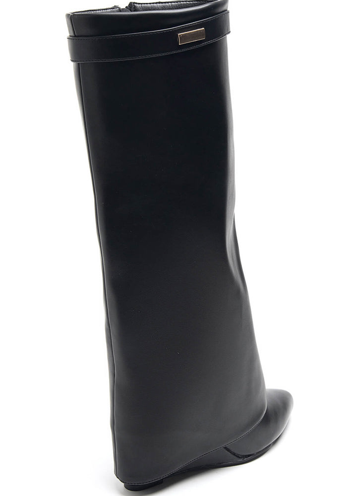 Kniehohe schwarze Stiefelette mit Keilabsatz und glattem Material