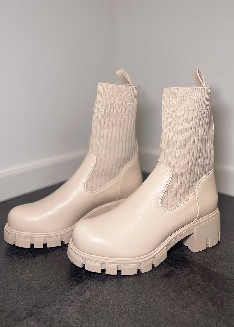 Stiefelette mit Rippenstrick-Schaft - NAHA