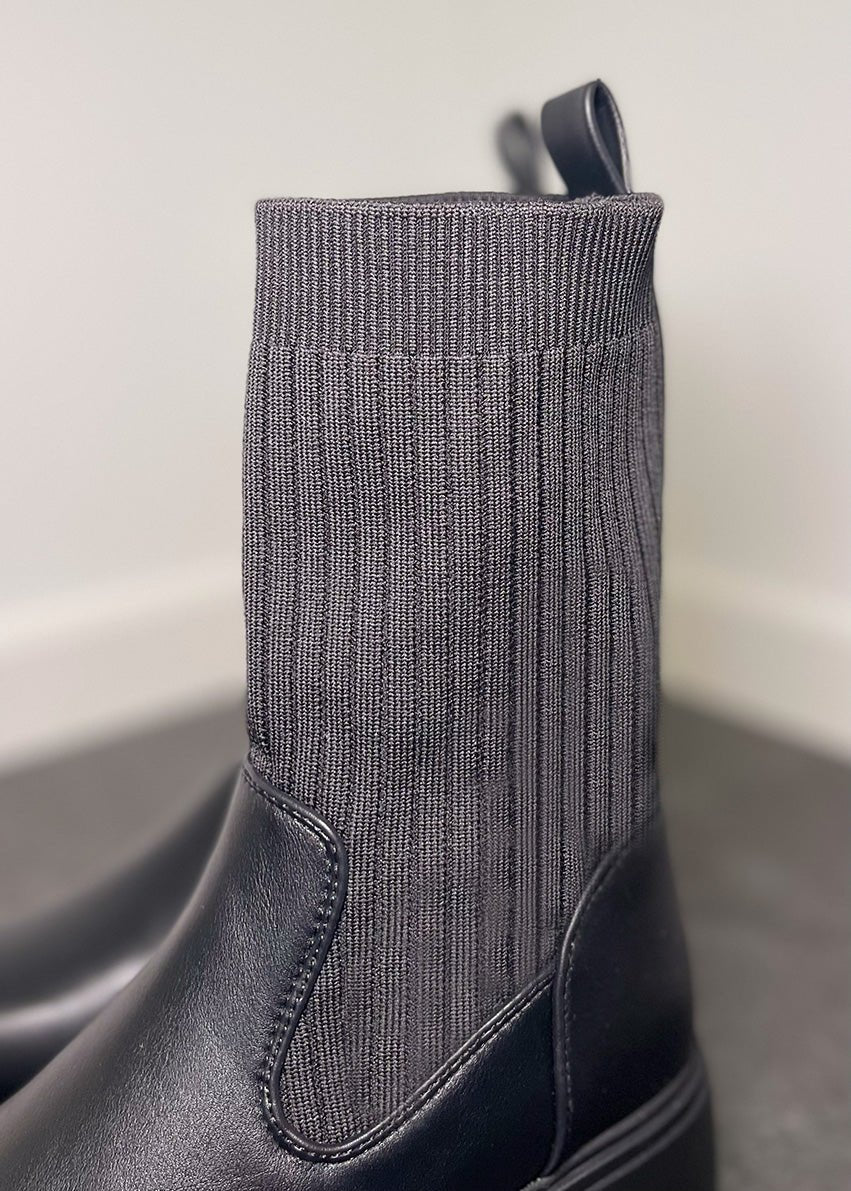 Stiefelette mit Rippenstrick-Schaft - NAHA