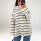 Oversize-Pullover in Creme mit kleinem Stehkragen und weiten Ärmeln