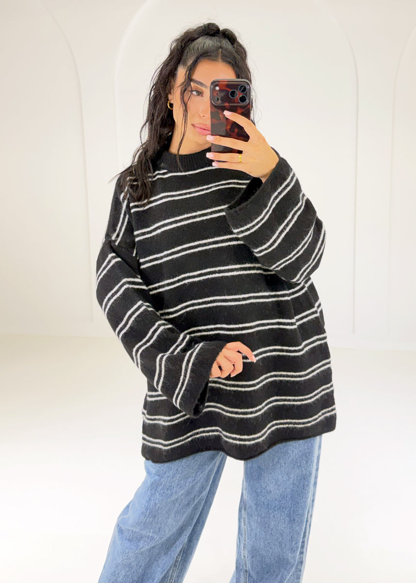 Gestreifter Oversize Pullover Schwarz