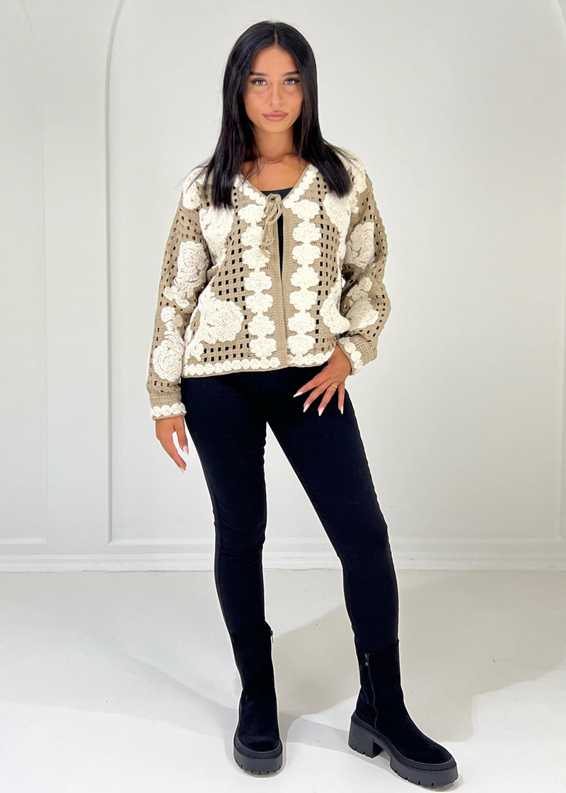 Strickjacke mit Häkelmuster