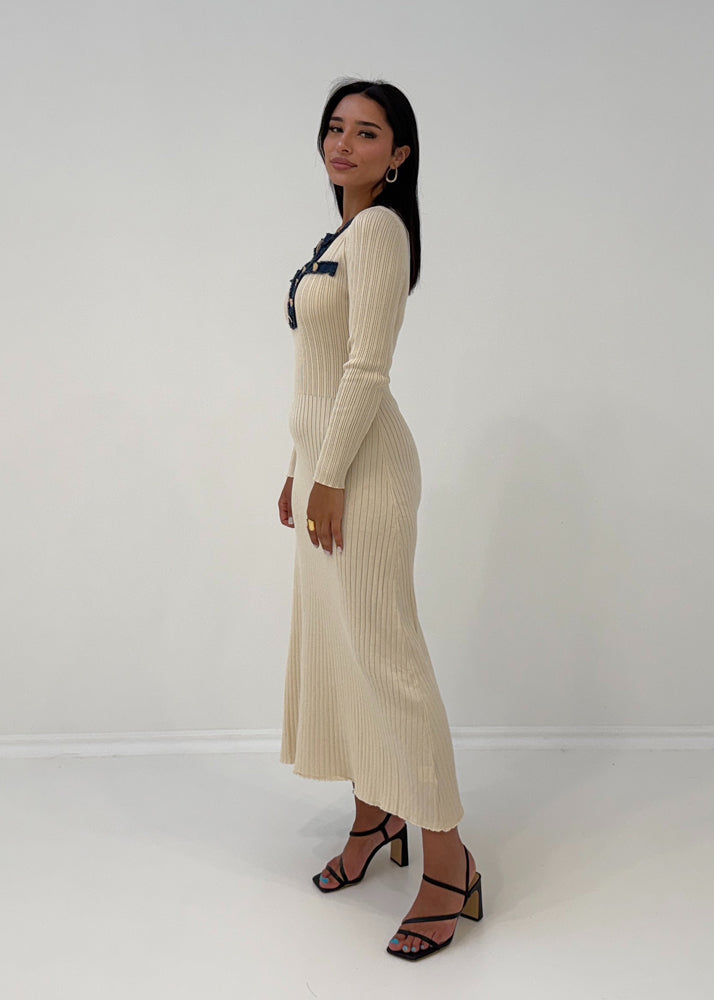 Strickkleid mit Jeansdetails & Knöpfen