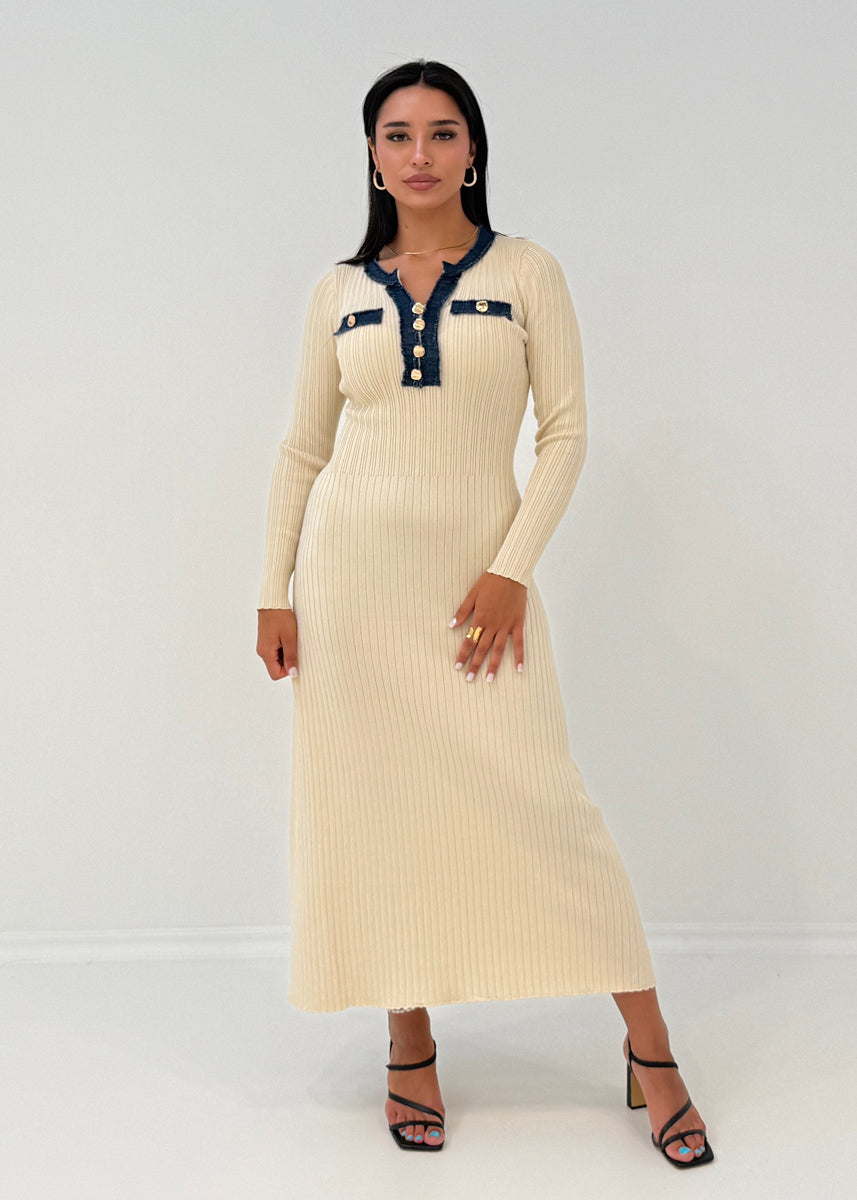 Strickkleid mit Jeansdetails & Knöpfen