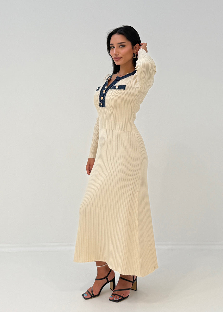 Strickkleid mit Jeansdetails & Knöpfen