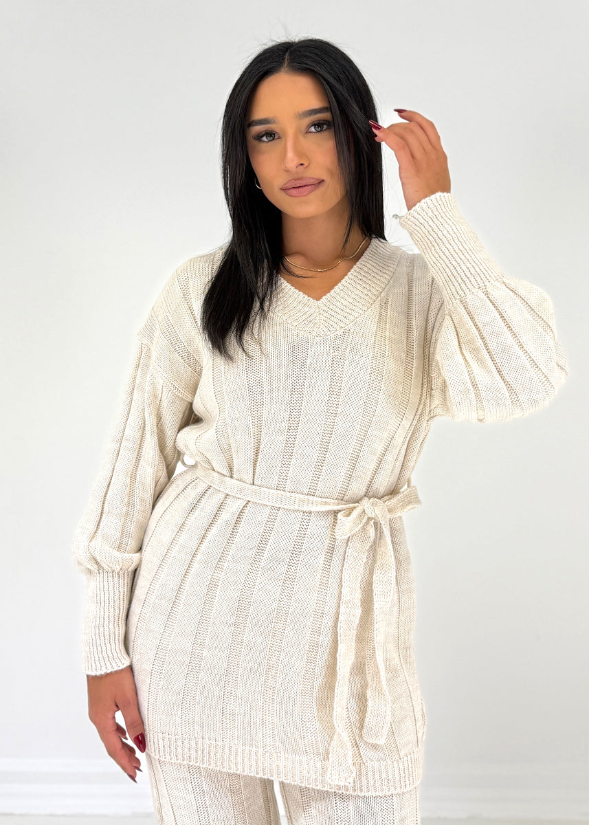 Strickset mit Bindegürtel & V-Ausschnitt