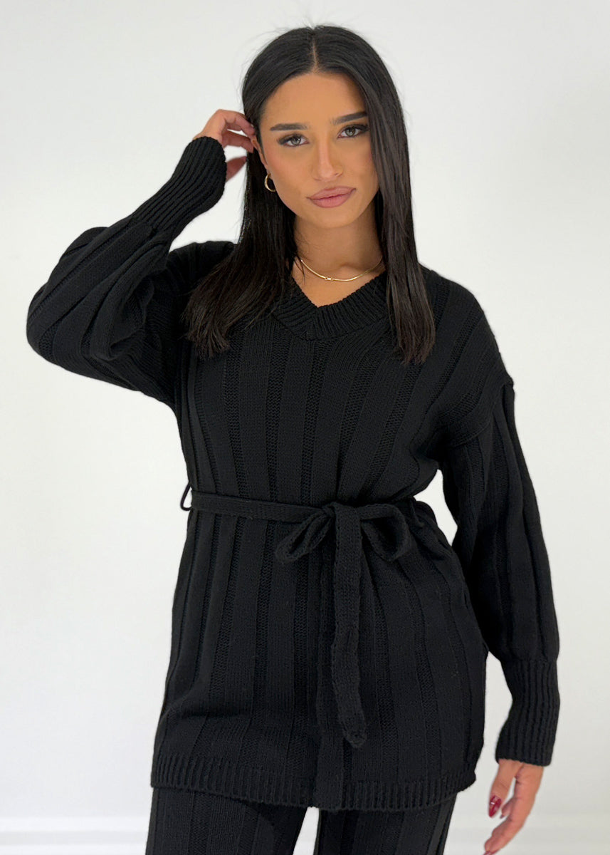 Strickset mit Bindegürtel & V-Ausschnitt