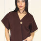 Stricktop mit V-Ausschnitt und Zierknopf - NAHA