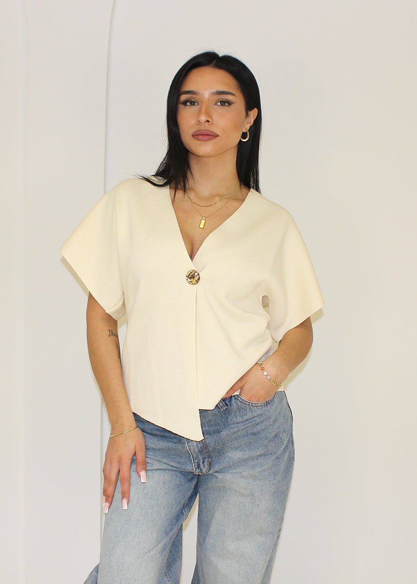 Stricktop mit V-Ausschnitt und Zierknopf - NAHA