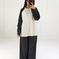Sweat-Set mit cremefarbenem Raglan-Sweatshirt und schwarzer Ballonhose, Vorderansicht
