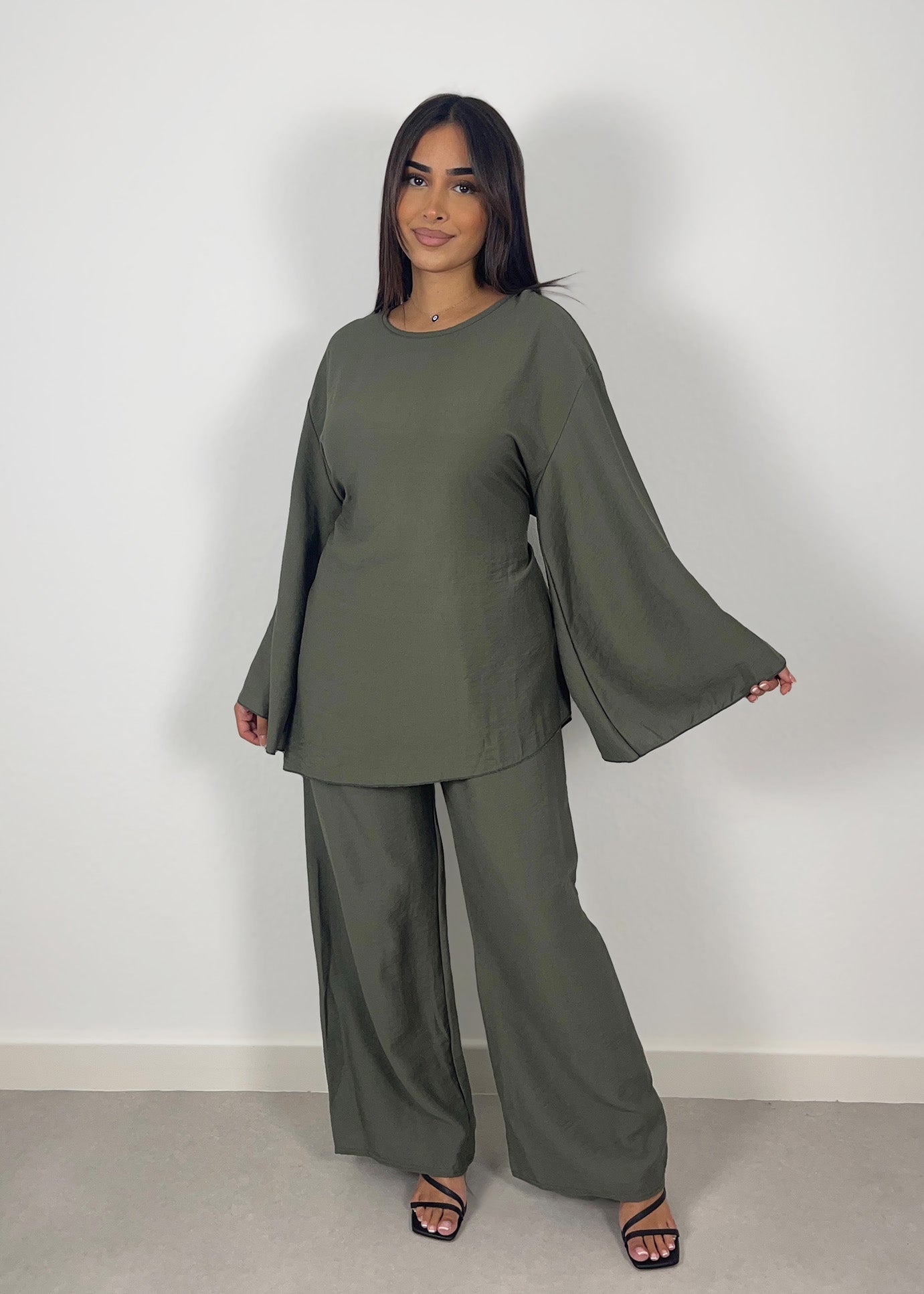 Symmetrischer Zweiteiler Khaki NAHA