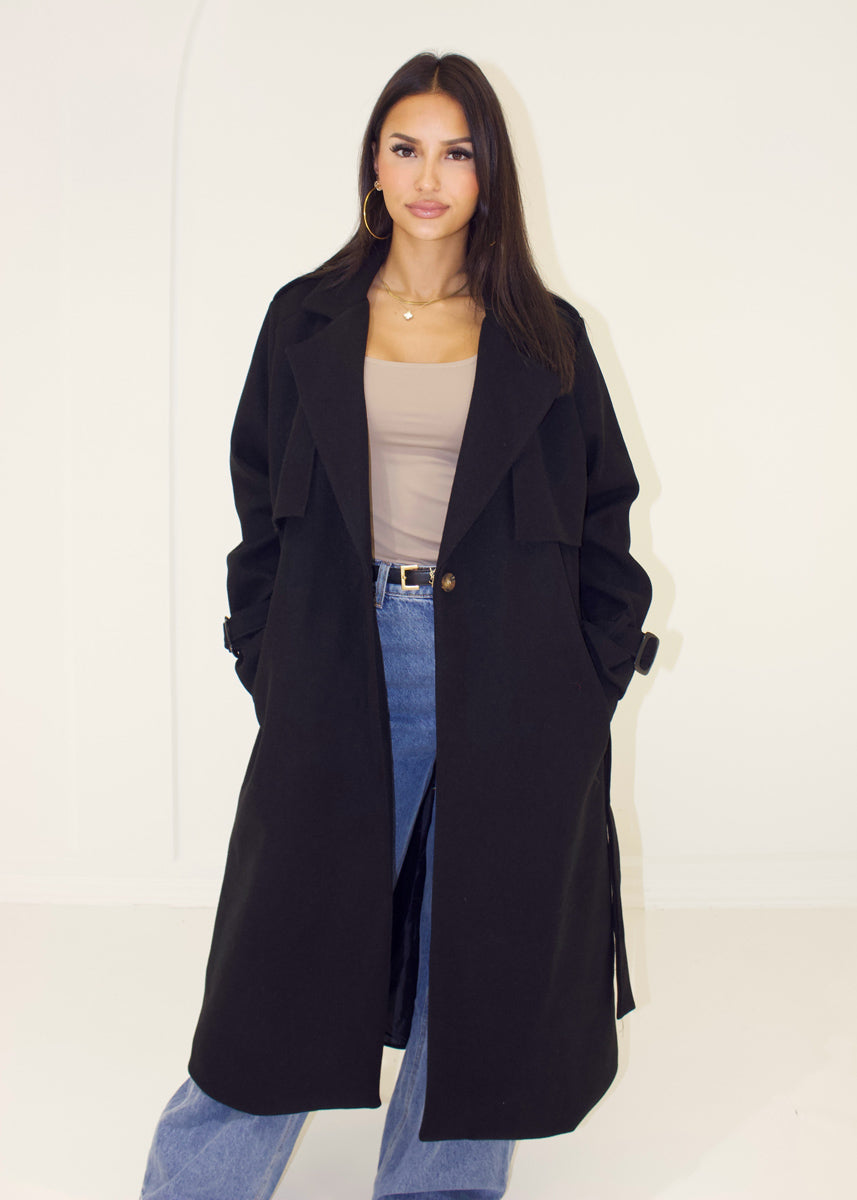 Langer Trenchcoat mit Bindegürtel