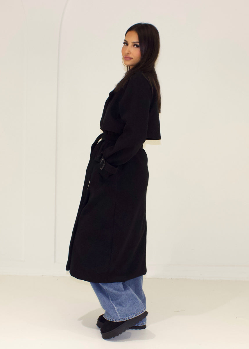Langer Trenchcoat mit Bindegürtel