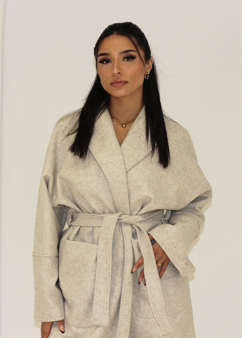 Weicher Bindemantel mit Gürtel