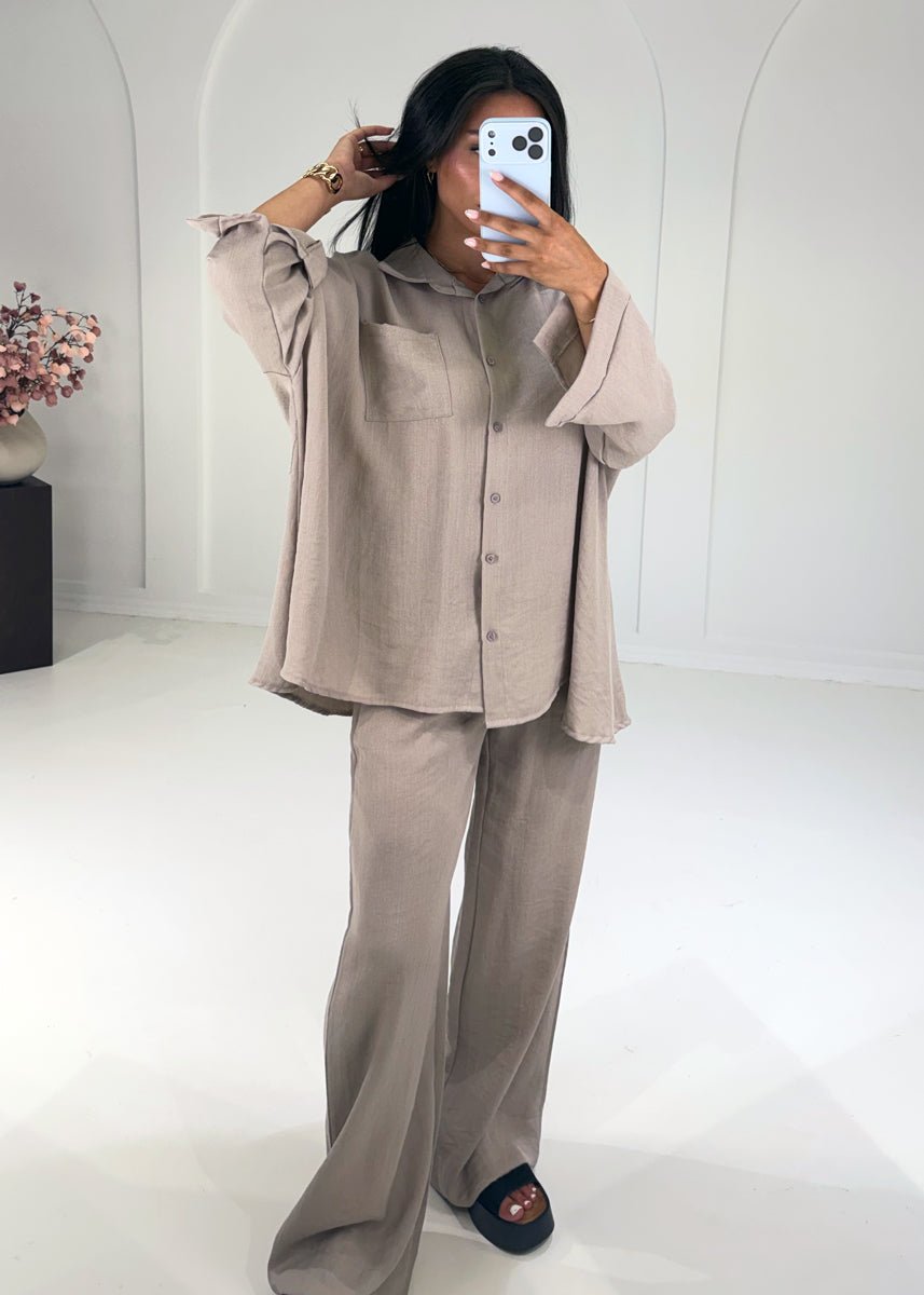 Weites Set aus Hemd und Hose Taupe - NAHA