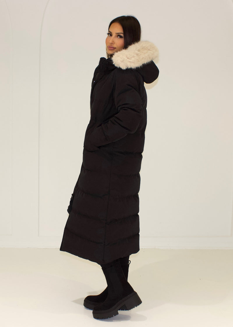 Langer Winterparka mit Fellkapuze