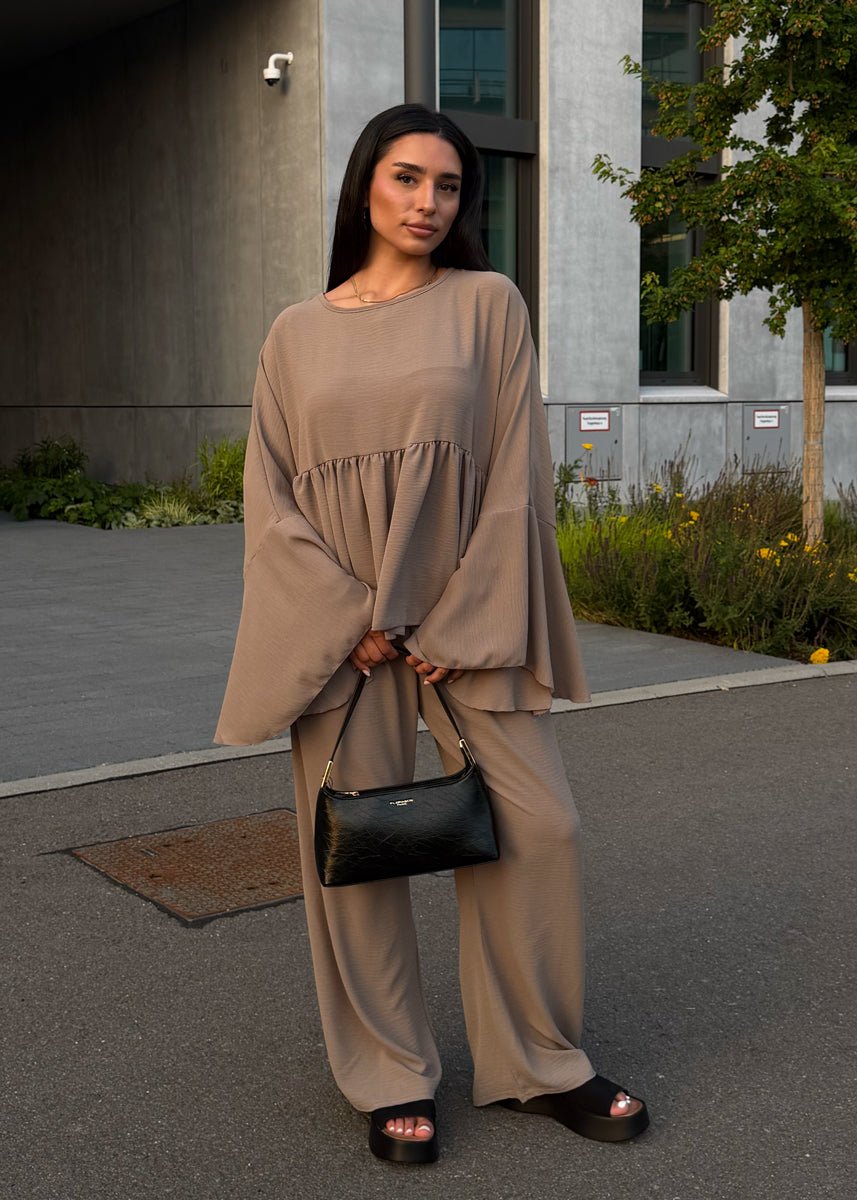 Zweiteiler mit Rüschen in Taupe - NAHA